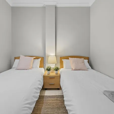 Piso Don Eduardo 2 דירה